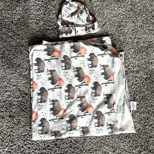 Copper Pearl swaddle and hat "bison"